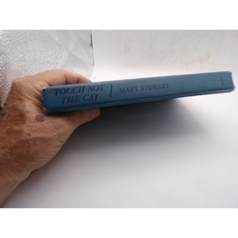 Touch Not the Cat by Mary‎ Stewart 1976 Hardcover William Morrow Gothic Suspense